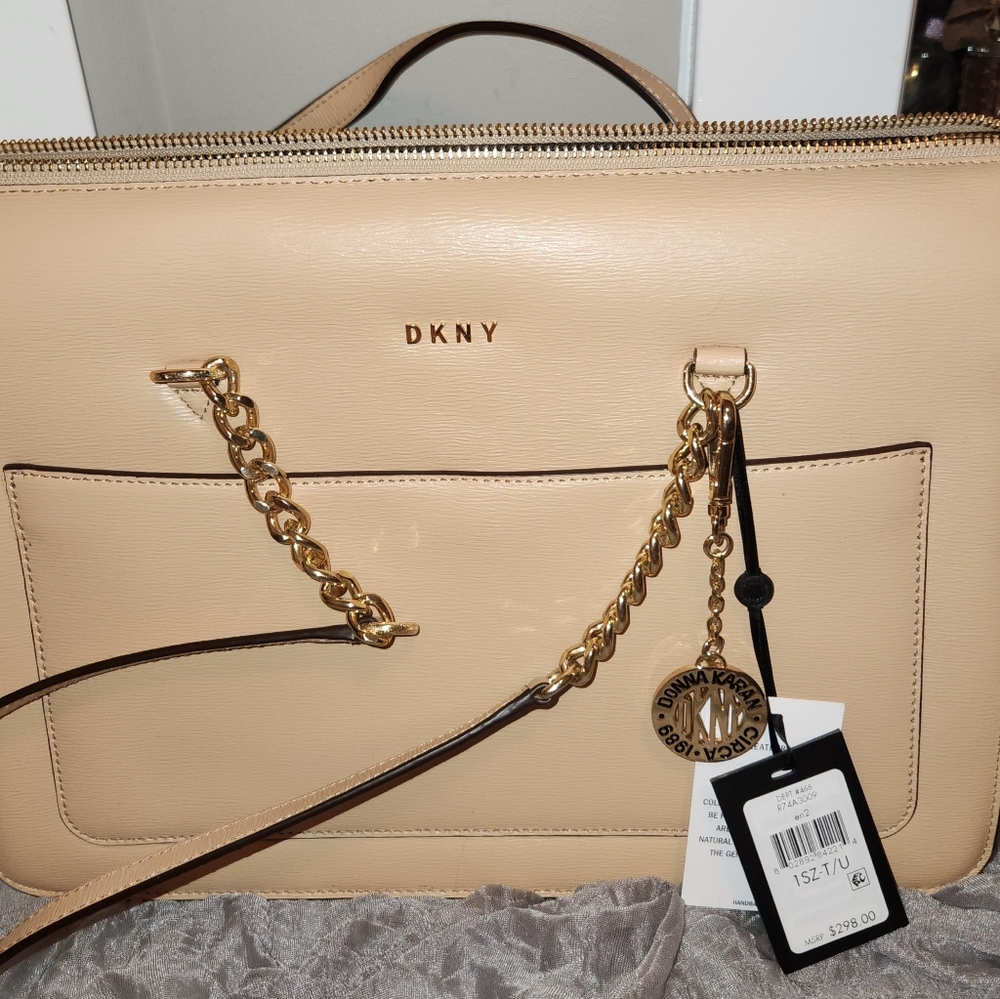 DKNY Leather Shoulder Handbag in Nude / Cream colour